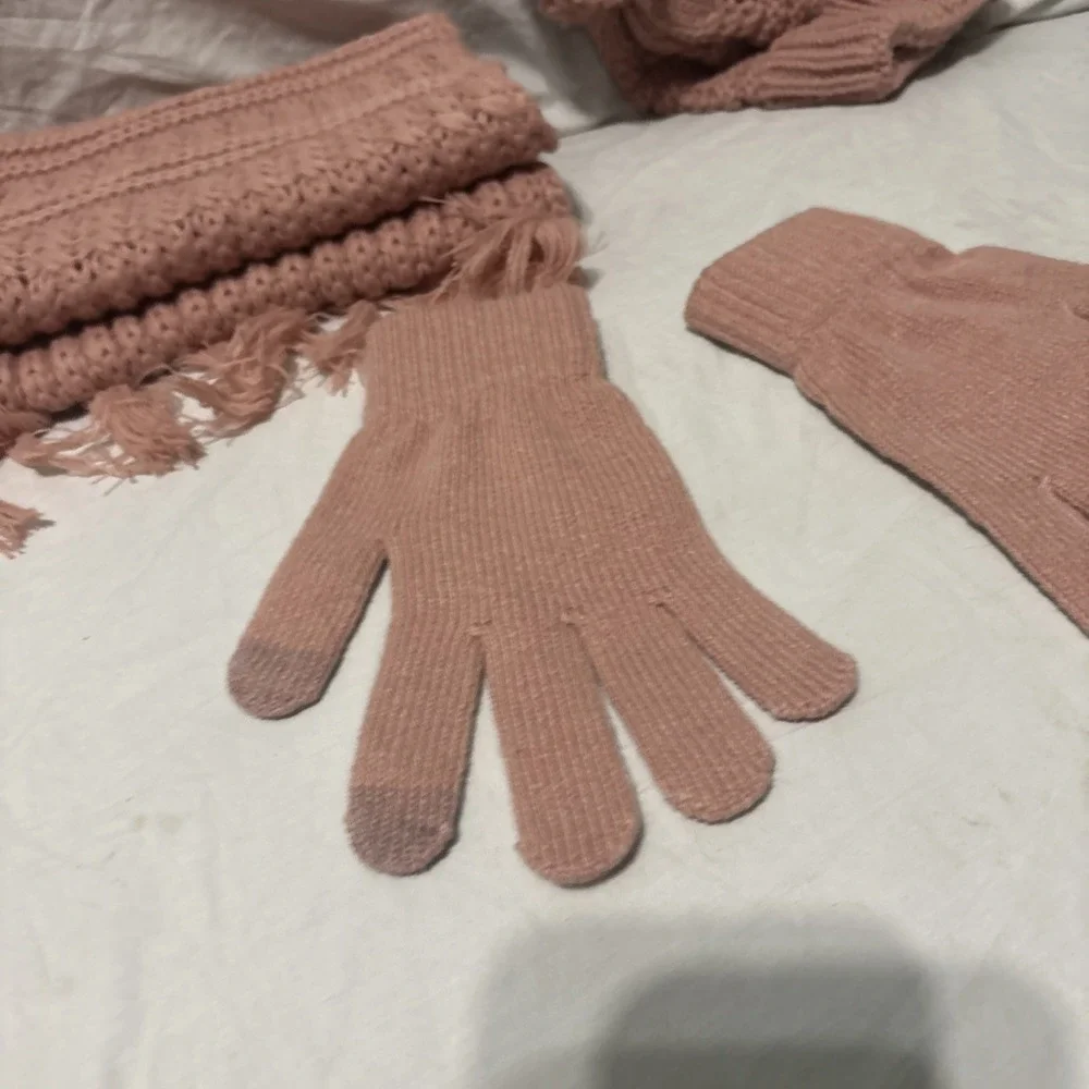 Rose Pink Hand Knit Mittens Crochet Scarf /Hat Set Universal Thread‎ NWOT